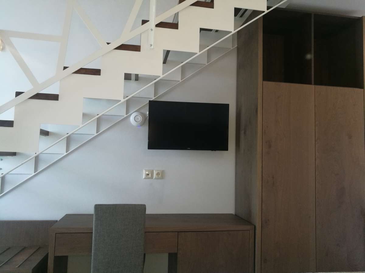 Family Spilt-Level Maisonette